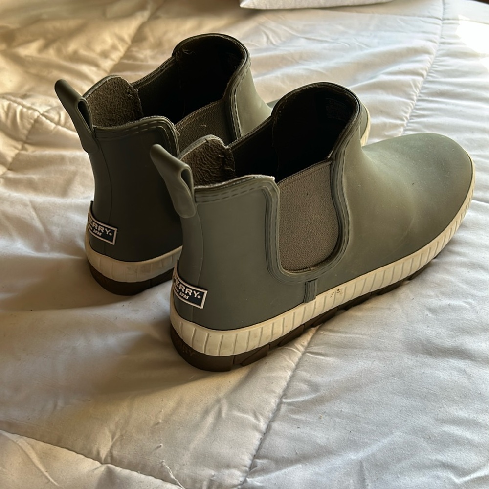 Women’s sperry rain boots